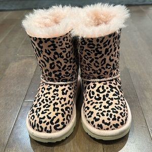 Girls UGGS | 7